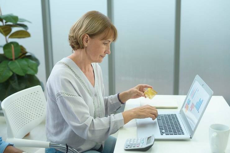 CRM-менеджер: обязанности и зарплата